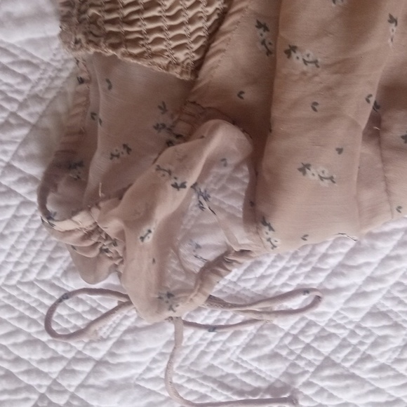 Cute cinched crop top - Picture 3 of 4